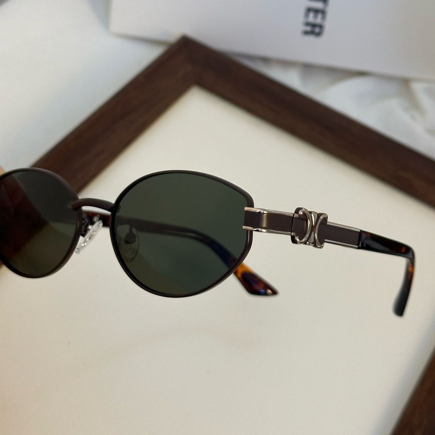 Triomphe Oval-Frame Sunglass