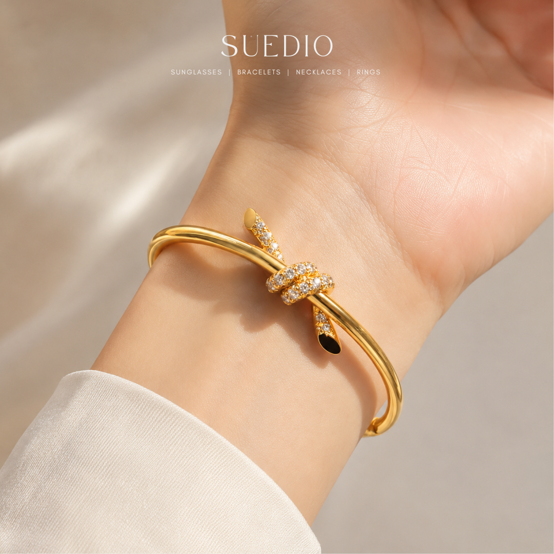 Tiff Knot Bangle with diamond