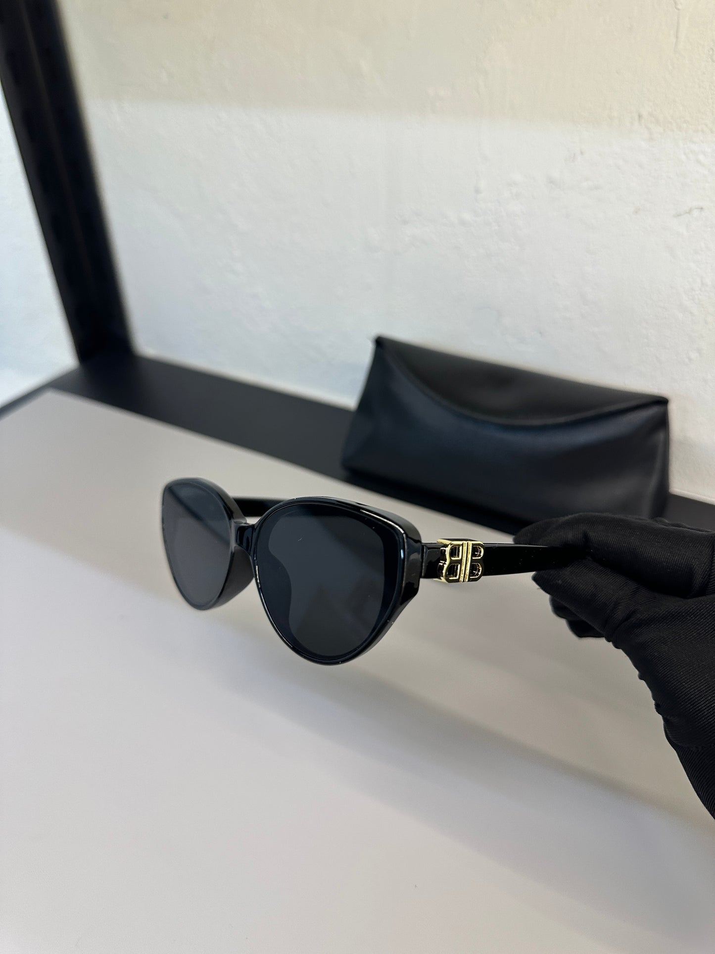 Ba/enciaga Style Sunglass