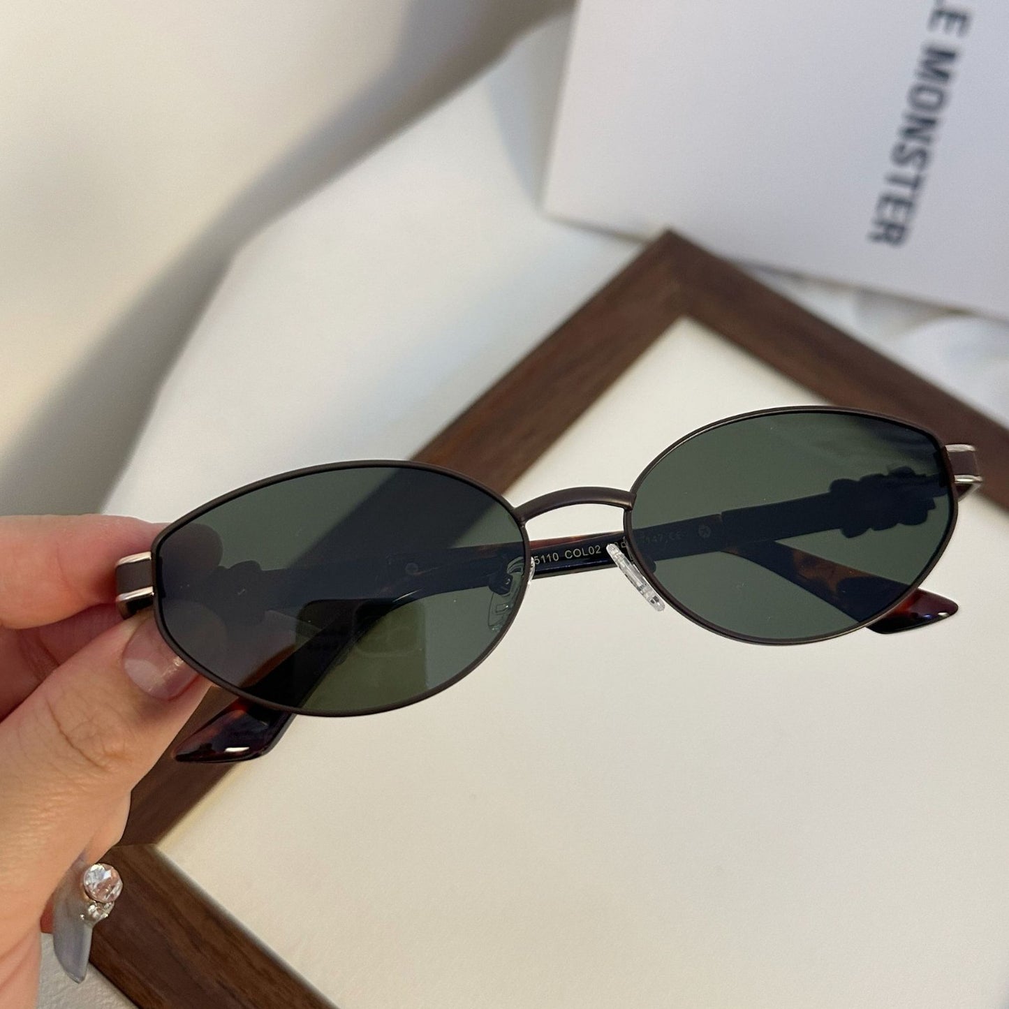 Triomphe Oval-Frame Sunglass