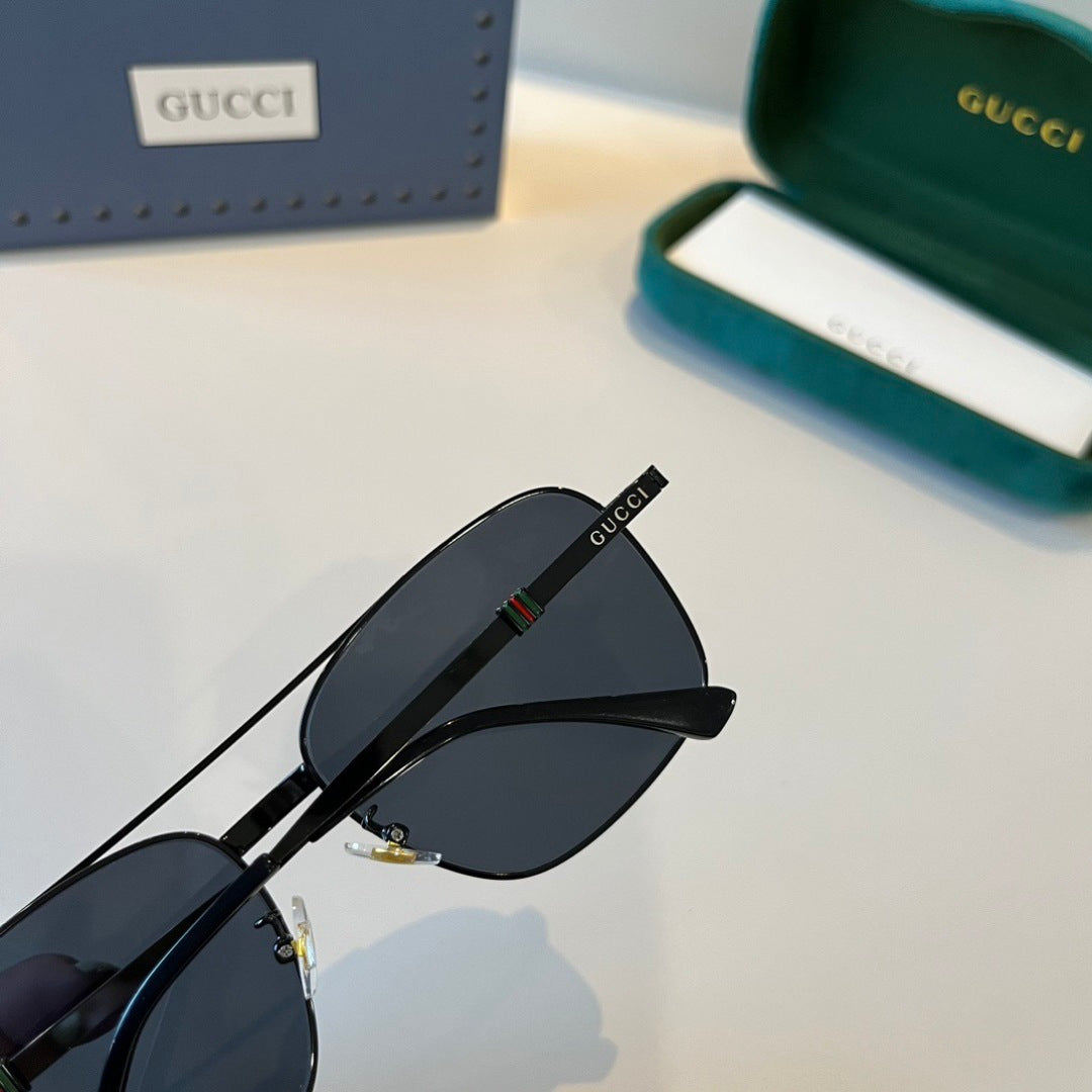 Gucc/ Sunglass