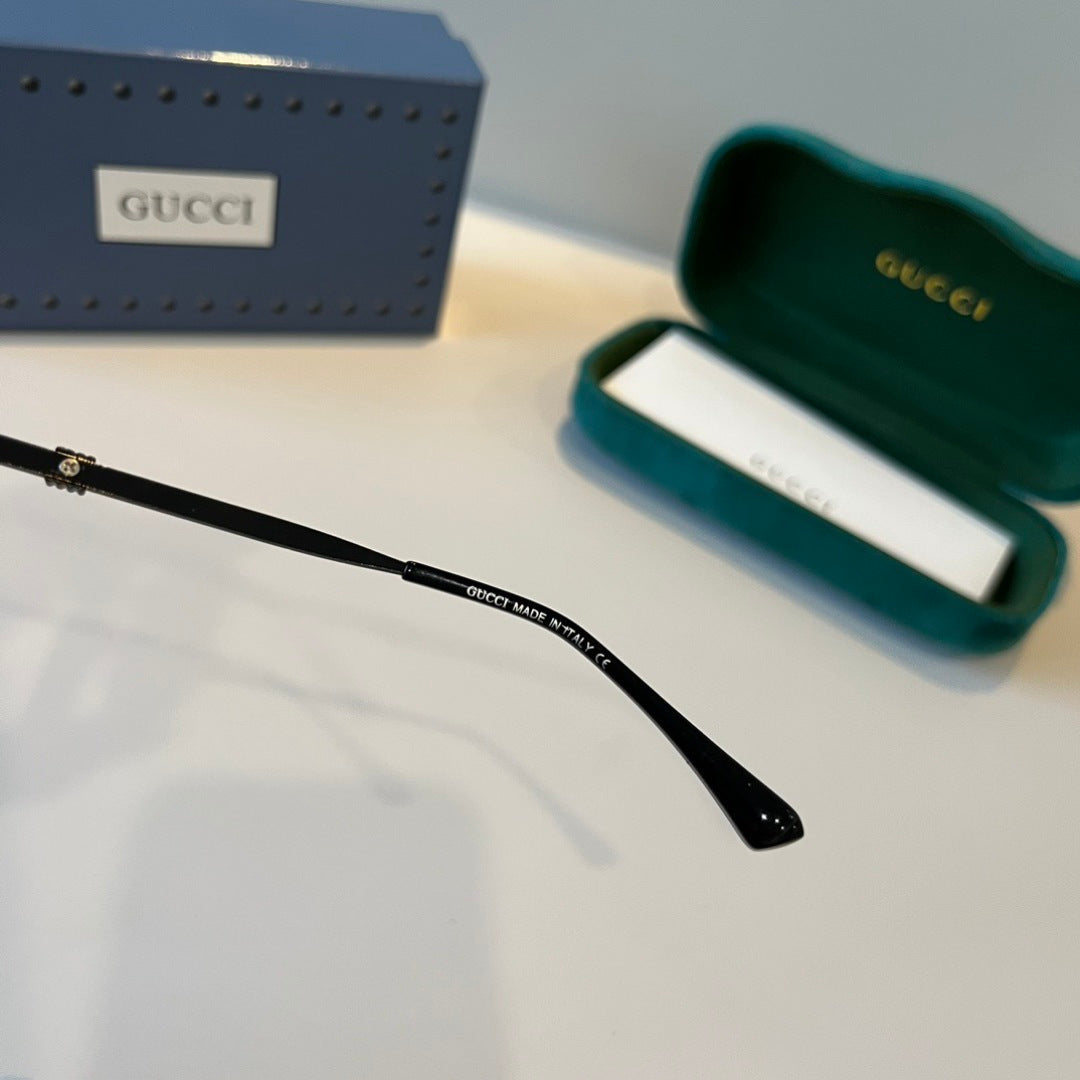 Gucc/ Sunglass