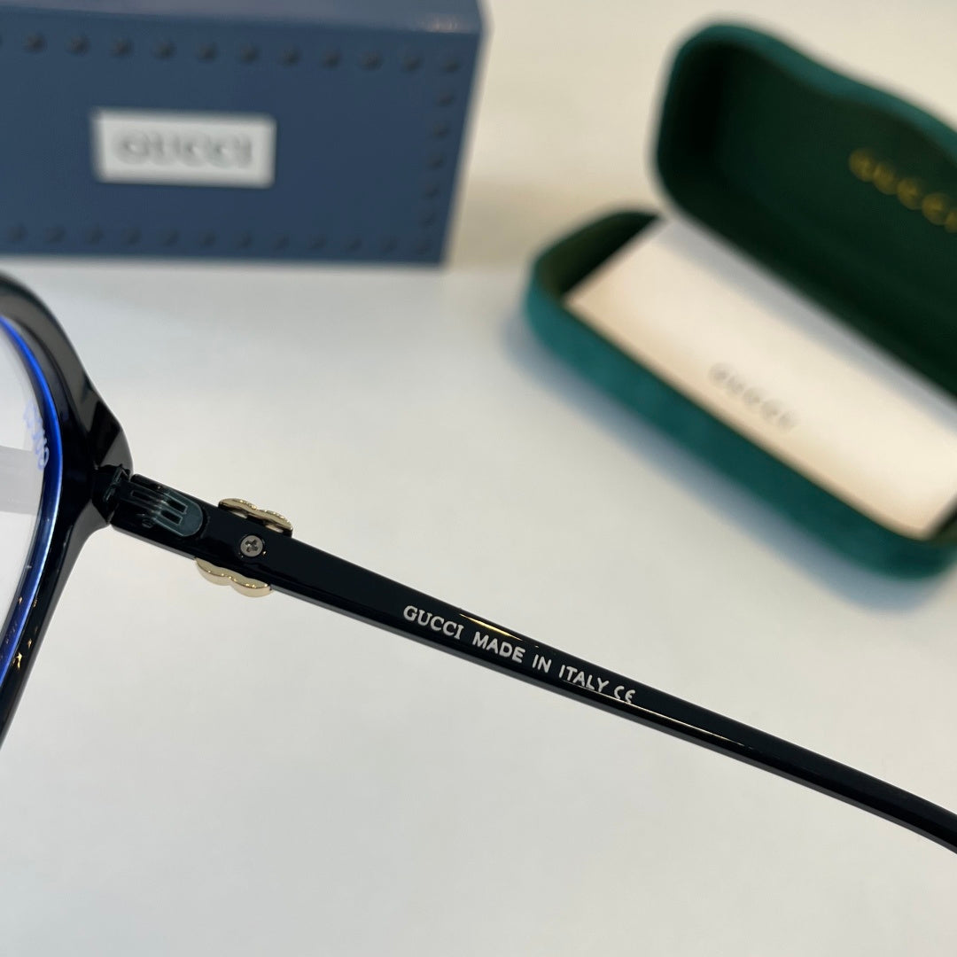 Gucc/ Glasses
