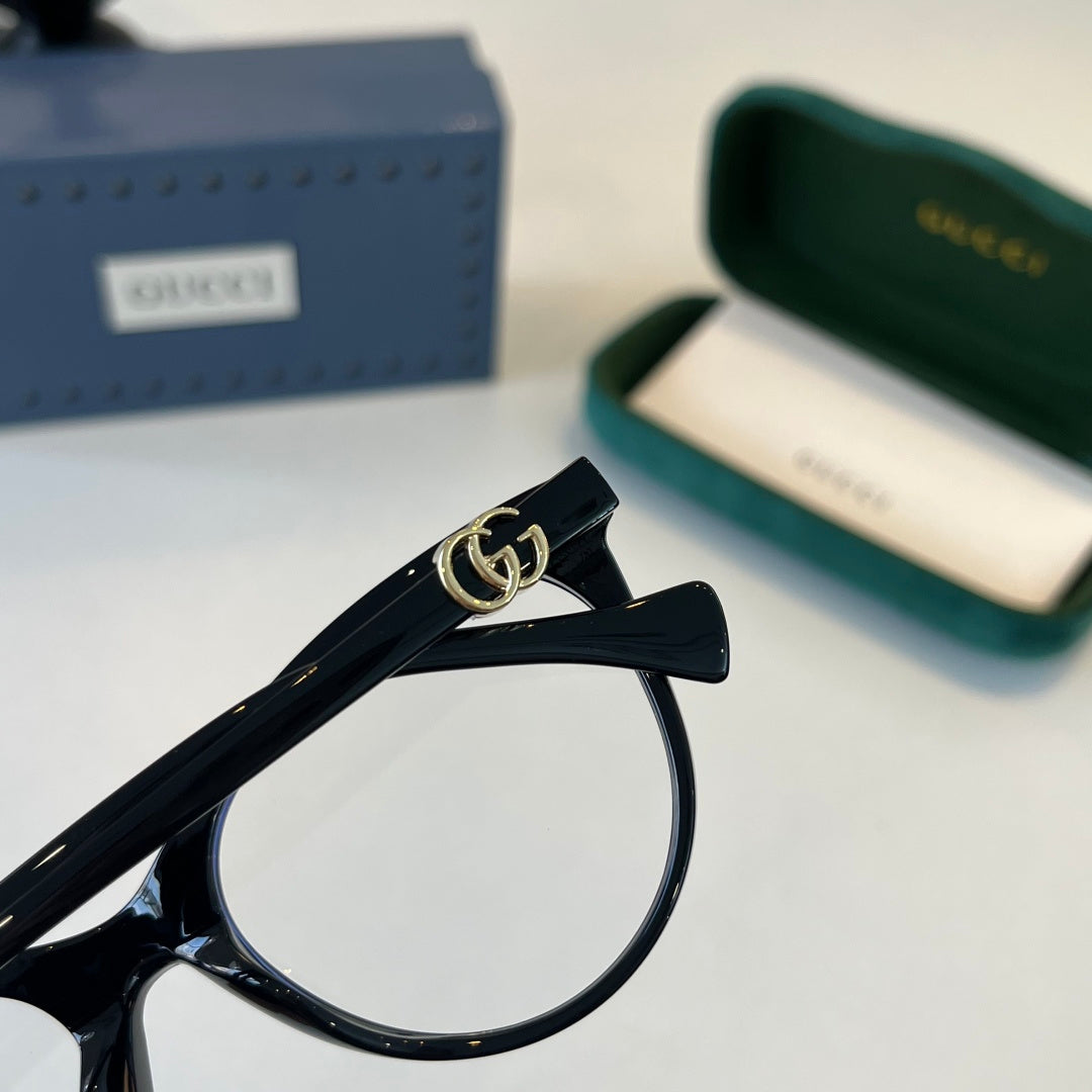 Gucc/ Glasses