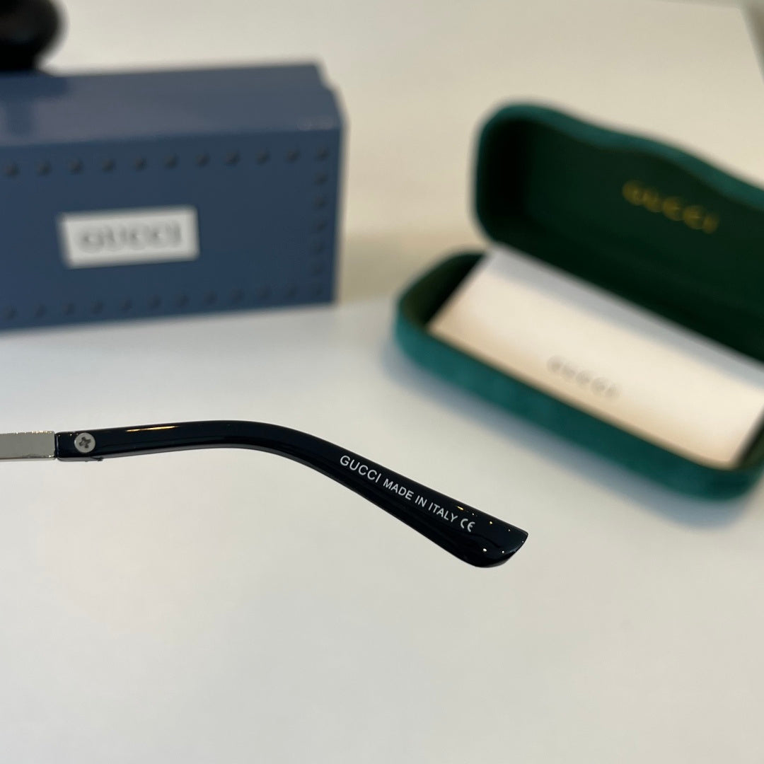 Gucc/ Sunglass